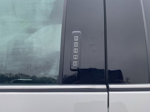 Used 2022 Ford F250 Platinum w/ FX4 Off-Road Package image 8