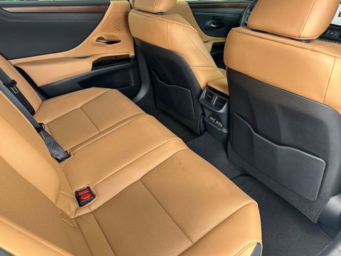 Used 2025 Lexus ES 300h w/ Premium Package FWD image 30