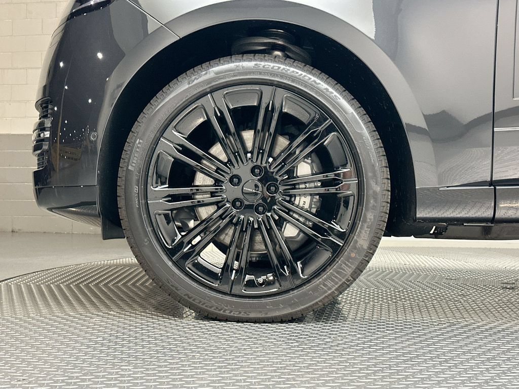 New 2026 Land Rover Range Rover SE AWD/4WD image 5