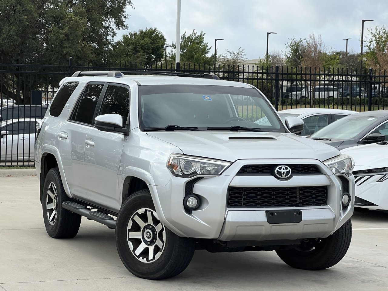 Used 2019 Toyota 4Runner TRD Off-Road AWD/4WD image 2