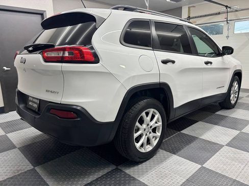 Used 2016 Jeep Cherokee Sport FWD image 8