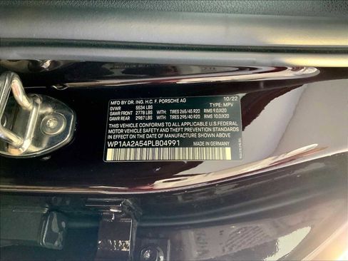 Certified 2023 Porsche Macan AWD/4WD image 36