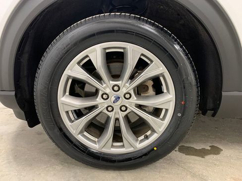 Used 2021 Ford Explorer XLT w/ Equipment Group 202A image 22