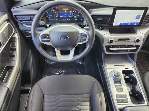 Used 2021 Ford Explorer XLT image 6
