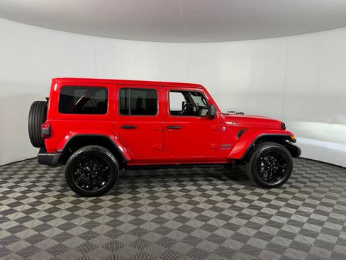 Used 2025 Jeep Wrangler Unlimited Sahara w/ Safety Group AWD/4WD image 5