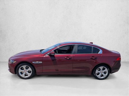 Used 2017 Jaguar XE RWD image 8