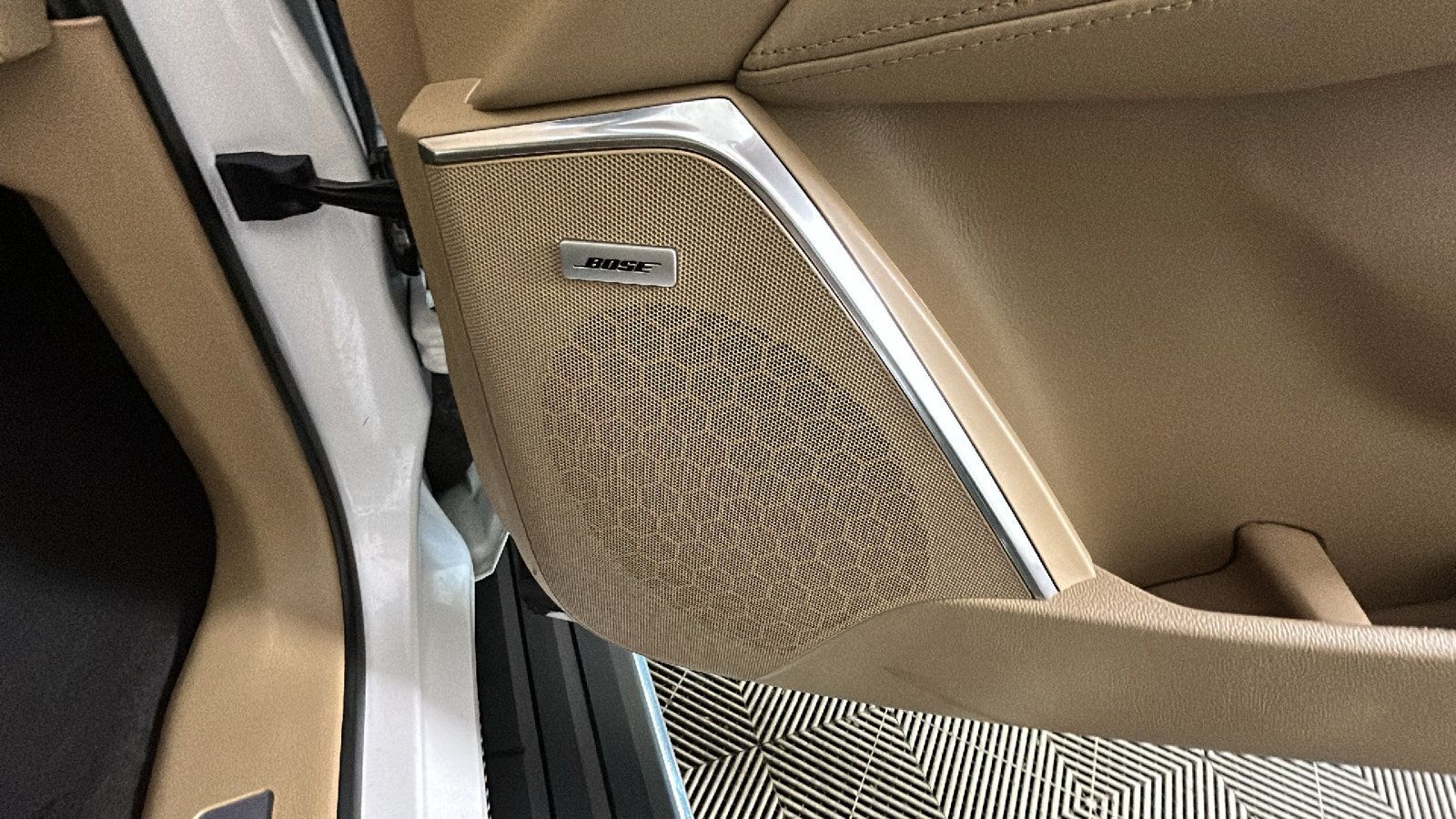 Used 2019 Cadillac Escalade Platinum RWD image 36