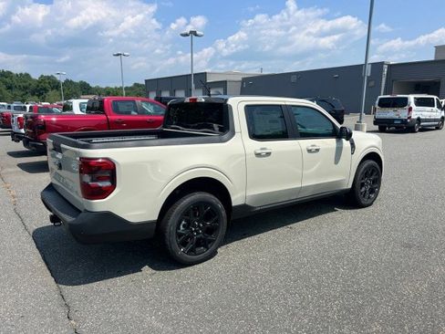 New 2025 Ford Maverick Lariat w/ Black Appearance Package image 5