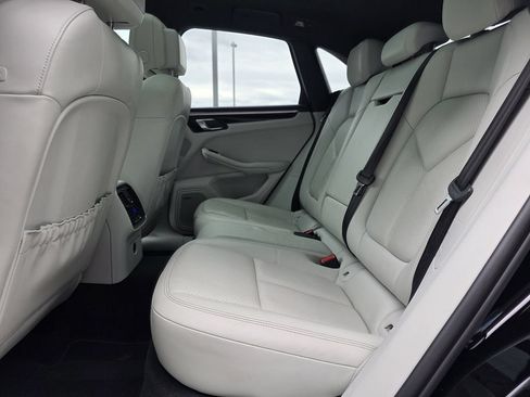 Certified 2023 Porsche Macan S AWD/4WD image 19