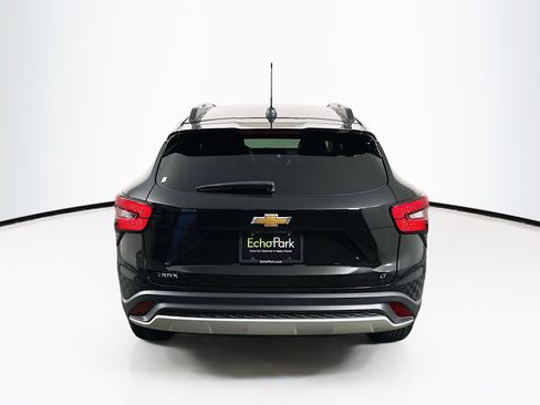 Used 2025 Chevrolet Trax LT FWD image 7