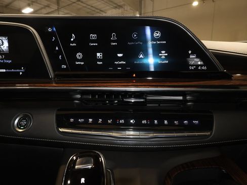 Used 2023 Cadillac Escalade Luxury AWD/4WD image 17