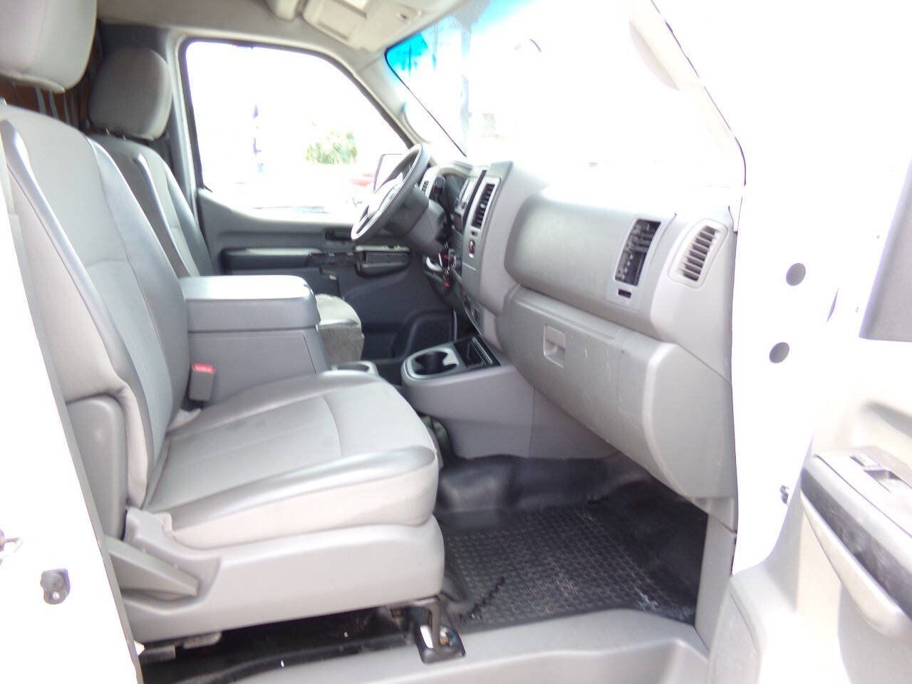 Used 2016 Nissan NV 2500 SL w/ Technology Package RWD image 10