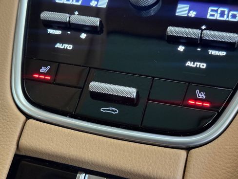 Used 2019 Porsche Panamera RWD image 28