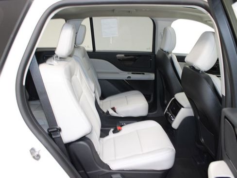 New 2026 Lincoln Aviator AWD image 32