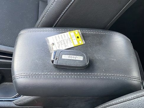 Used 2024 Jeep Compass Trailhawk image 31