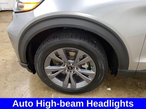 Used 2021 Ford Explorer XLT w/ Equipment Group 202A AWD/4WD image 18