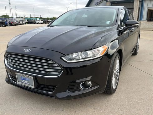Used 2016 Ford Fusion Titanium FWD image 2