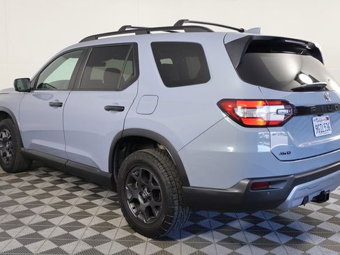 Used 2023 Honda Pilot TrailSport image 6
