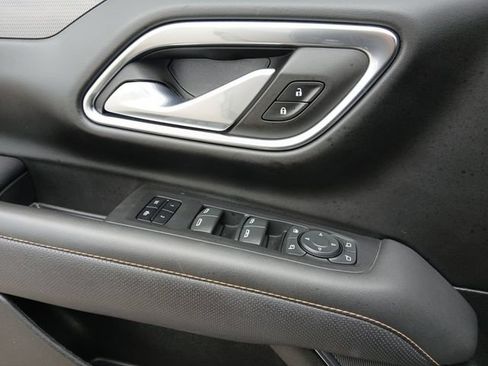 Used 2023 GMC Yukon AT4 w/ AT4 Premium Plus Package AWD/4WD image 17