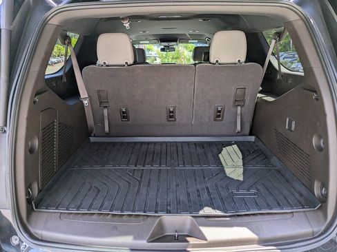 Used 2023 GMC Yukon XL SLT AWD/4WD image 13