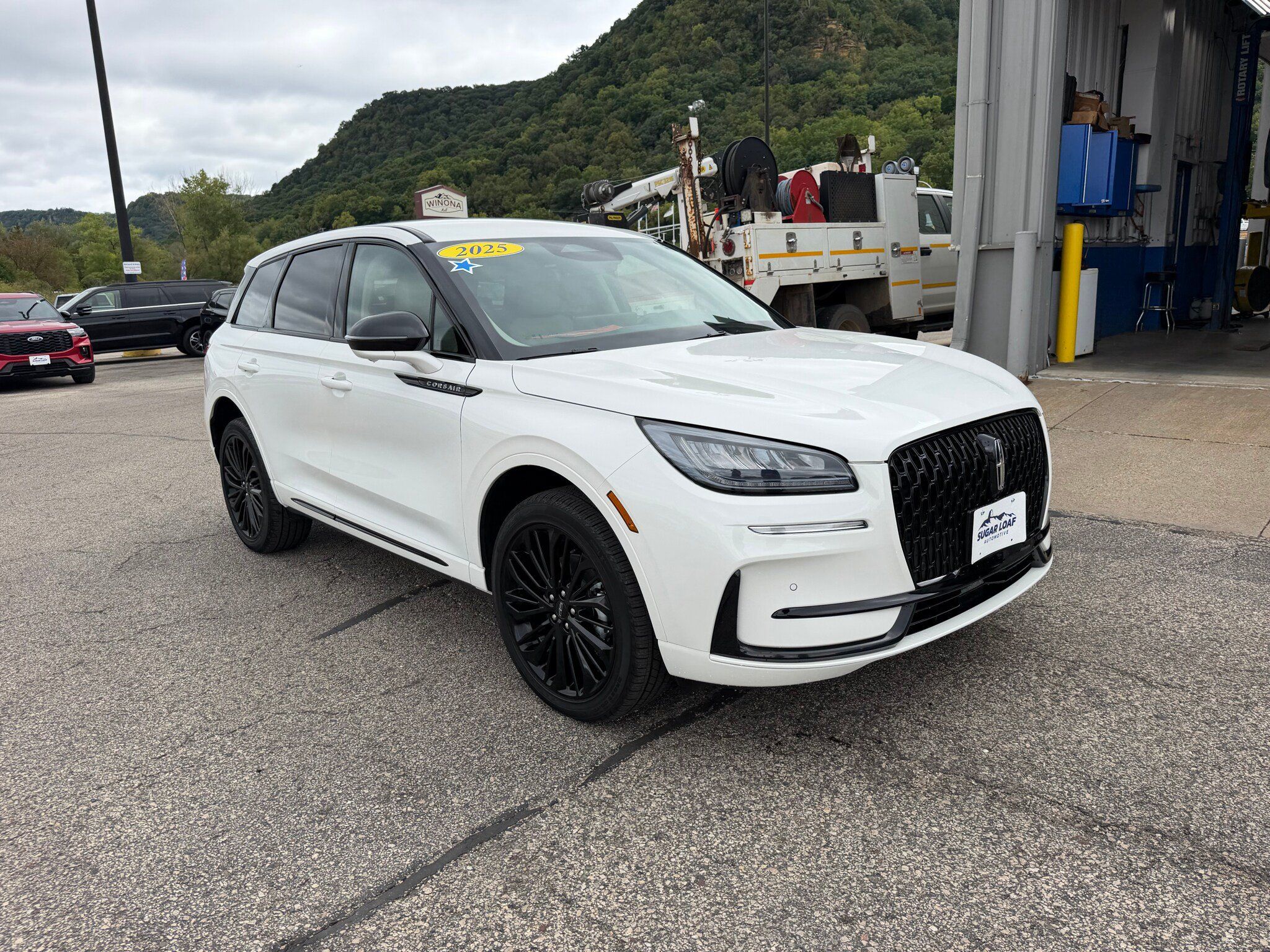 Used 2025 Lincoln Corsair AWD w/ Equipment Group 101A image 3
