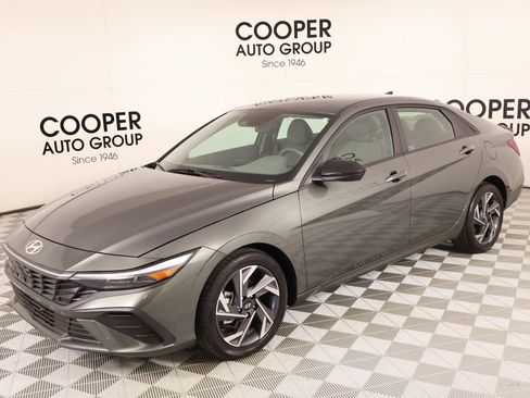 Used 2025 Hyundai Elantra Sport FWD image 9