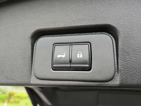 Used 2025 Nissan Rogue SV AWD/4WD image 28