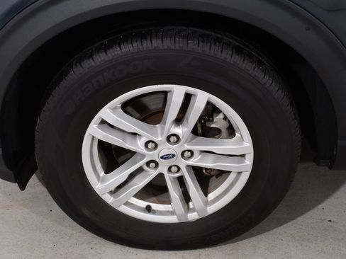 Used 2023 Ford Explorer XLT w/ Equipment Group 202A AWD/4WD image 25