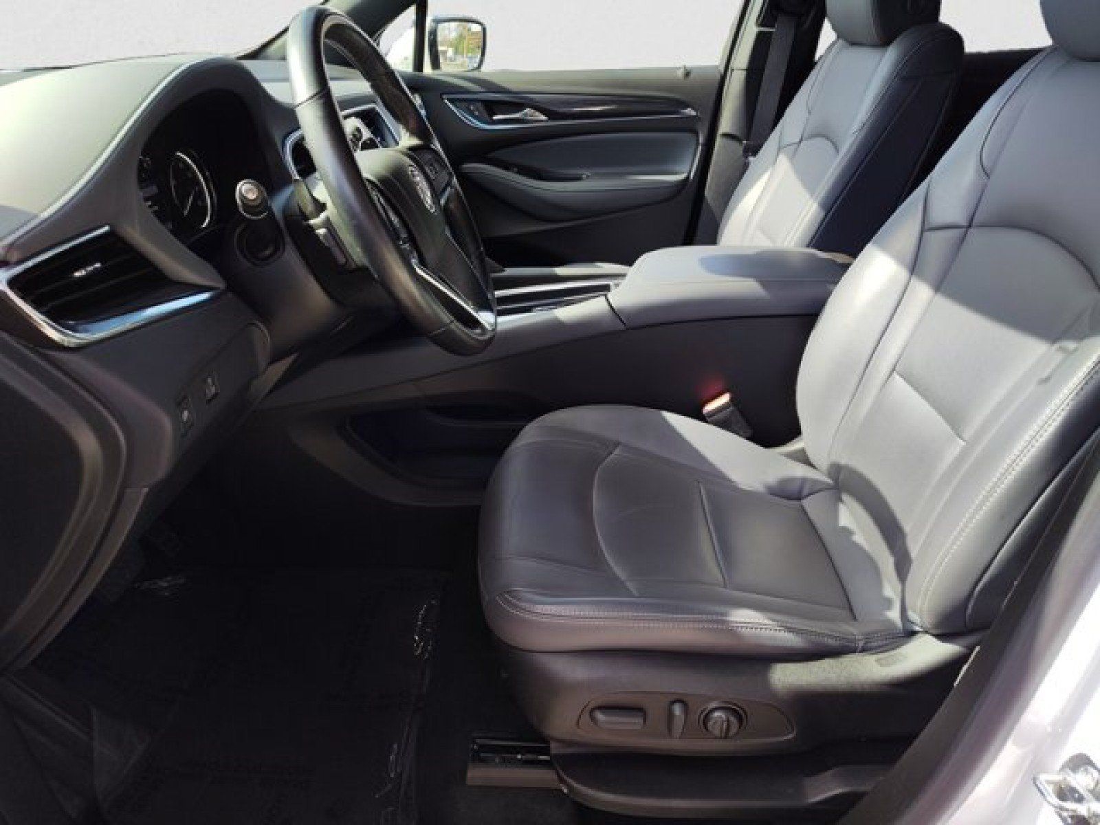 Used 2023 Buick Enclave Essence FWD image 11