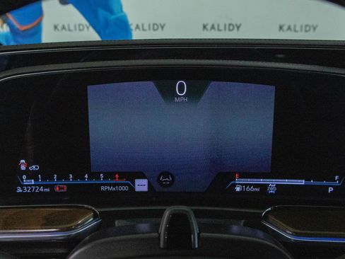 Used 2024 Cadillac Escalade Sport Platinum w/ LPO, ONYX Package image 16