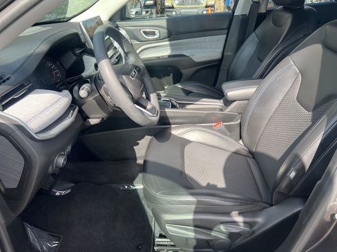 Used 2022 Jeep Compass Latitude w/ Sun and Sound Group image 16