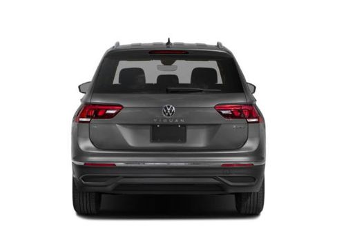 Used 2023 Volkswagen Tiguan SE w/ Panoramic Sunroof Package FWD image 8