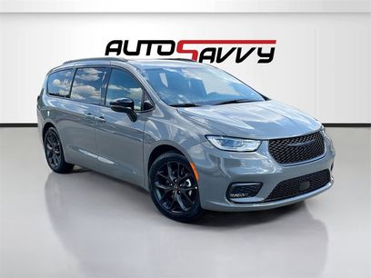 Used 2025 Chrysler Pacifica Limited