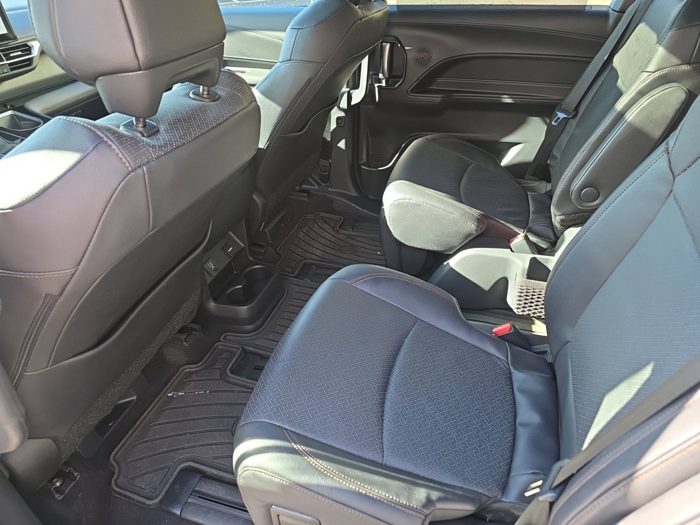 Used 2025 Toyota Sienna Limited AWD/4WD image 20