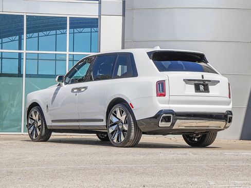 New 2026 Rolls-Royce Cullinan image 14