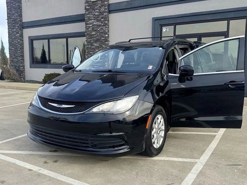 Used 2020 Chrysler Voyager Lxi image 30