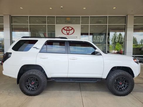 Used 2023 Toyota 4Runner TRD Off-Road Premium w/ Moonroof Package AWD/4WD image 3