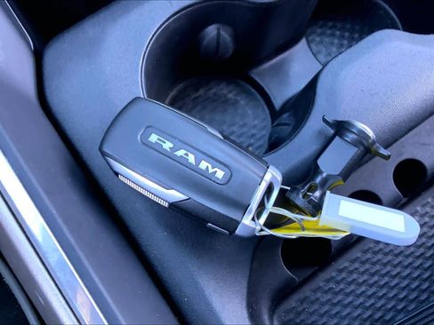 Used 2019 RAM 1500 Laramie image 13