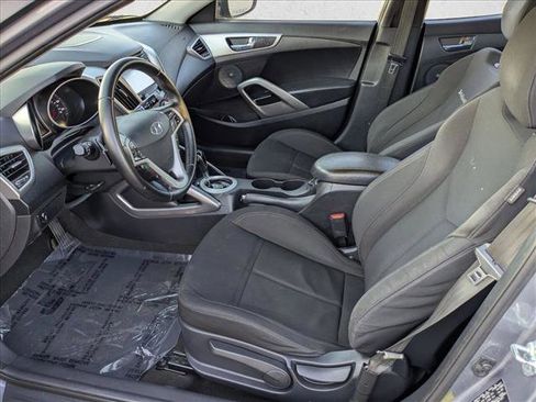 Used 2017 Hyundai Veloster image 16