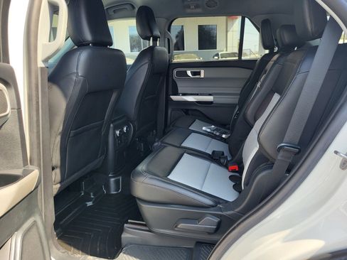 Certified 2022 Ford Explorer XLT w/ Equipment Group 202A image 17