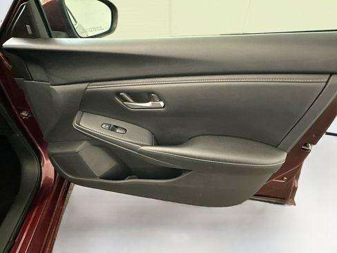 Used 2024 Nissan Sentra SV image 32