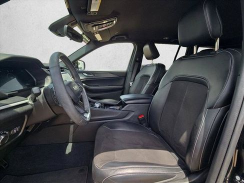 Used 2023 Jeep Grand Cherokee Altitude AWD/4WD image 14