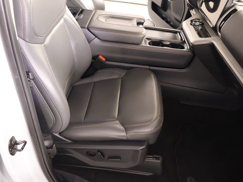 Used 2025 Ford Expedition Active AWD/4WD image 15