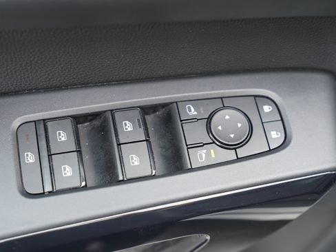 Used 2025 Nissan Pathfinder SV AWD/4WD image 18