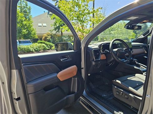 New 2025 GMC Canyon AT4 w/ Nightfall Edition image 17