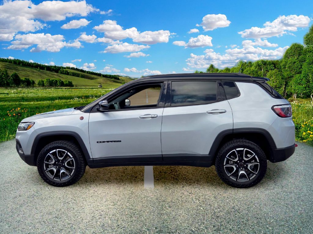 Certified 2025 Jeep Compass Trailhawk w/ Trailer Tow Group AWD/4WD image 3