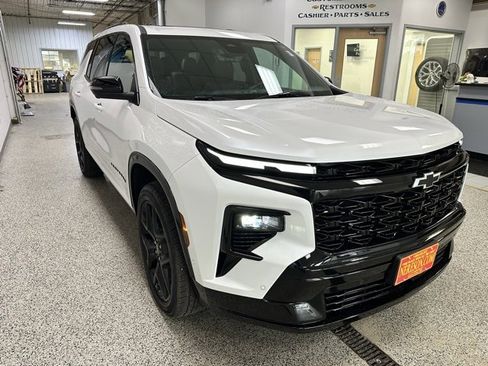 Used 2024 Chevrolet Traverse RS image 4