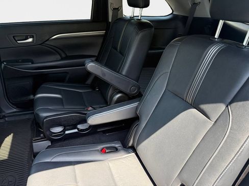 Used 2018 Toyota Highlander SE AWD/4WD image 9