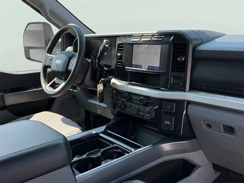 Certified 2024 Ford F250 XLT w/ FX4 Off-Road Package image 15