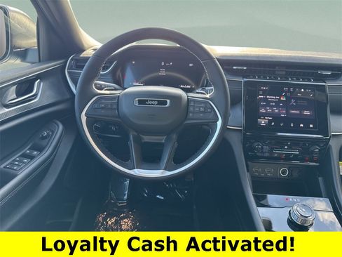 New 2025 Jeep Grand Cherokee Laredo w/ Luxury Tech Group I image 30